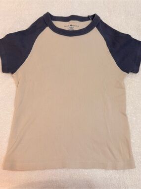 Brandy Melville Short Sleeve Raglan Tee in Cream and Navy’s